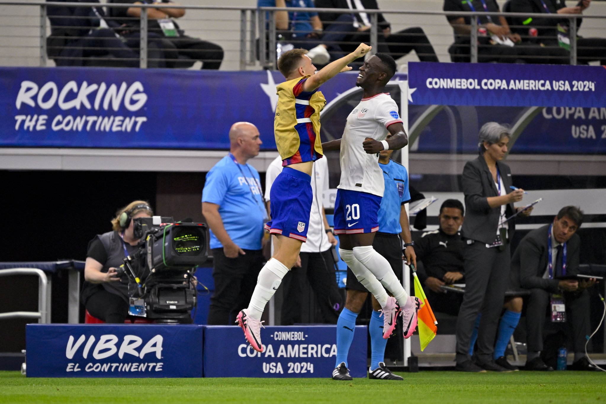 ΗΠΑ – Βολιβία 2-0: Νίκη με «σβηστές μηχανές» στη πρεμιέρα