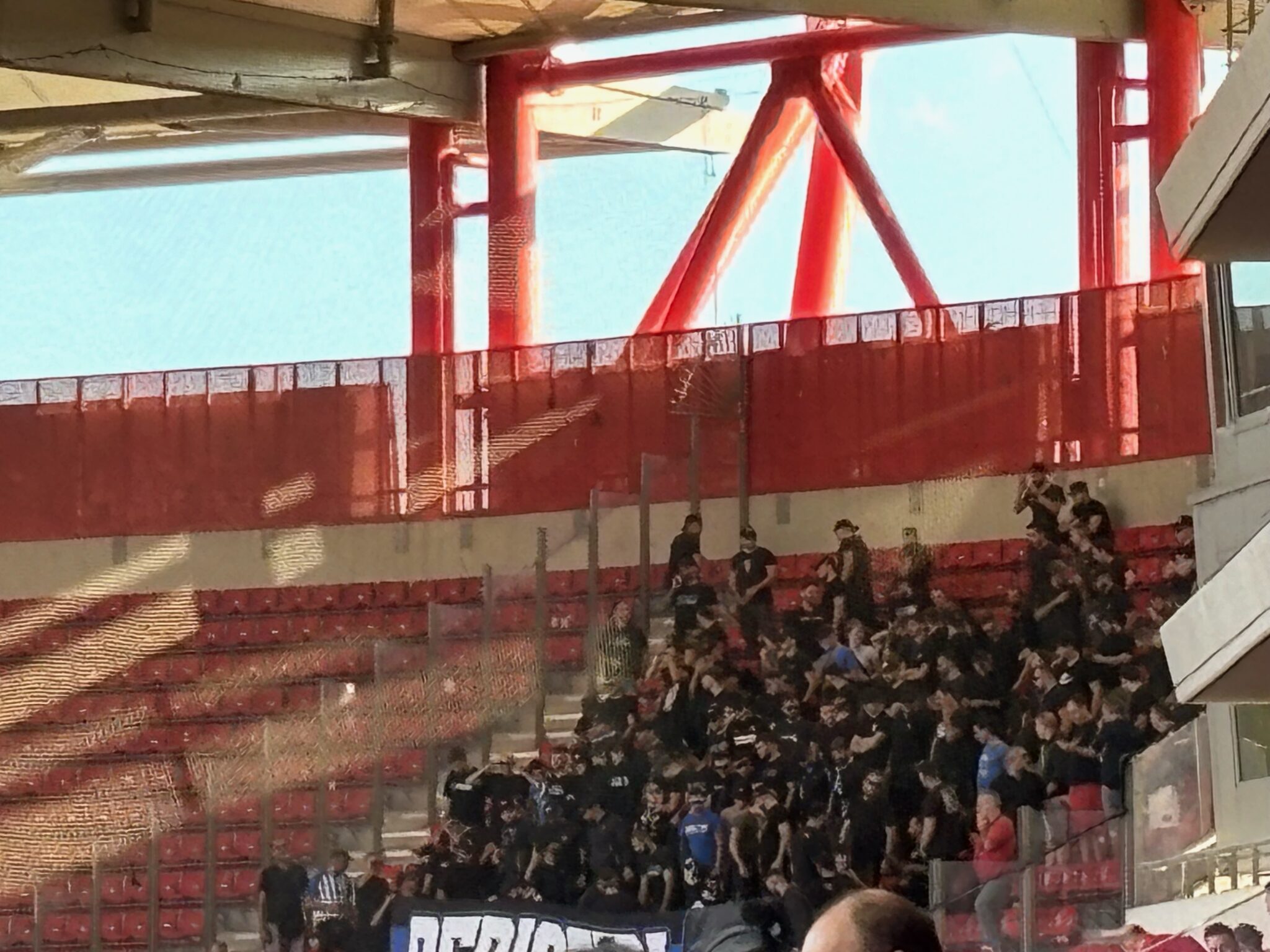 Τα συνθήματα των φιλάθλων του Ατρομήτου στο «Γ. Καραϊσκάκης» (vid)